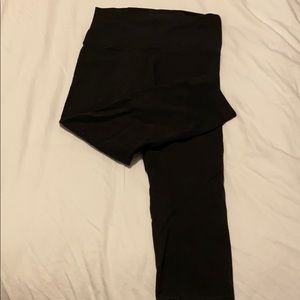 Lululemon black Capri tights size 6